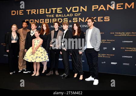 Luna Kuse, Dimitri Abold, Kjell Brutscheidt, Sofia Sanchez, Irene Böhm, Cooper Dillon, Tim Torok, Flora Thiemann und Raphael Zari BEI der Premiere des Kinofilms 'Die Tribute von Panem - The Ballad of Songbirds & Snakess' im Zoo Palast. Berlin, 05.11.2023 Banque D'Images