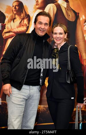 Andreas Elsholz und Denise Zich BEI der Premiere des Kinofilms 'Die Tribute von Panem - The Ballad of Songbirds & Snakess' im Zoo Palast. Berlin, 05.11.2023 Banque D'Images