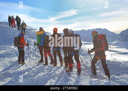 Zakopane, Pologne - 19 janvier 2019 : personnes grimpant à Kasprowy Wierch de Zakopane sur Tatras en hiver. Zakopane est une ville polonaise dans Tatra Mountai Banque D'Images