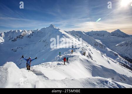 Zakopane, Pologne - 19 janvier 2019 : personnes grimpant à Kasprowy Wierch de Zakopane sur Tatras en hiver. Zakopane est une ville polonaise dans Tatra Mountai Banque D'Images