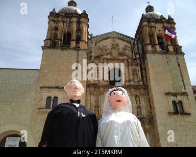 Marionnettes géantes. Église Santo Domingo. Oaxaca Mexique Banque D'Images