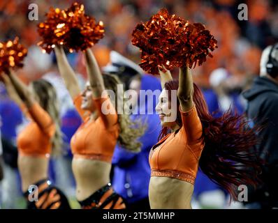 Cincinnati, États-Unis. 05 novembre 2023. Les cheerleaders des Bengals de Cincinnati encouragent leur équipe lors du match contre les Bills de Baffalo au Paycor Stadium le dimanche 5 novembre 2023 à Cincinnati, Ohio. Photo de John Sommers II/UPI crédit : UPI/Alamy Live News Banque D'Images