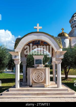 L'église de St. Jovan Vladimir est une église orthodoxe serbe située à Bar, au Monténégro. Il a été construit entre 2006 et 2016 Banque D'Images