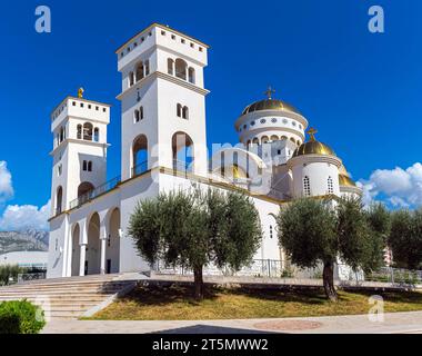 L'église de St. Jovan Vladimir est une église orthodoxe serbe située à Bar, au Monténégro. Il a été construit entre 2006 et 2016 Banque D'Images