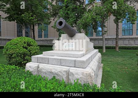 Pékin - 28 juin 2019 : le canon de fer a été monté sur une base rocheuse, Musée militaire révolutionnaire du peuple chinois, Pékin, Chine Banque D'Images