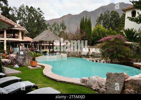 Piscine et jardins de l'hôtel Aranwa Sacred Valley. Cusco, Pérou, 5 octobre 2023. Banque D'Images