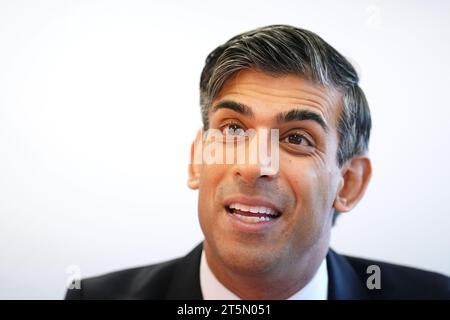 Le Premier ministre Rishi Sunak lors d'une visite au terminal gazier de Bacton dans le nord du Norfolk. Date de la photo : lundi 6 novembre 2023. Banque D'Images