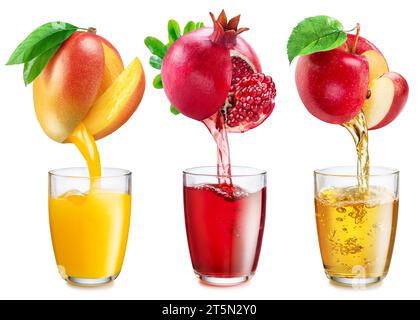 Collection de verres à jus et jus frais versé à partir de fruits dans les verres, isolé sur un fond blanc. Image créative pour votre advertisemen Banque D'Images