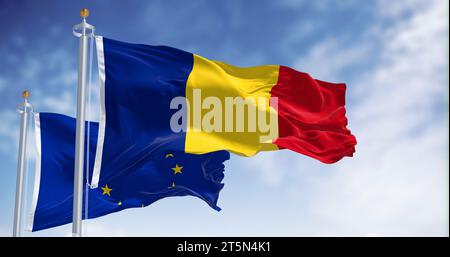 Les drapeaux de la Roumanie et de l'Union européenne agitant dans le vent par temps clair. Membre de l'UE depuis janvier 2007. 3d rendu d'illustration. Tissu de fluttering Banque D'Images