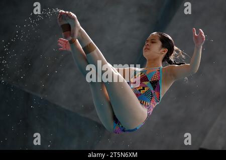 Kuala Lumpur, Malaisie. 05 novembre 2023. Chan TSZ Ming de Hong Kong en action dans le 3m Springboard préliminaire féminin pendant les Championnats de plongée Open de Malaisie au Centre aquatique National, Bukit Jalil. Crédit : SOPA Images Limited/Alamy Live News Banque D'Images