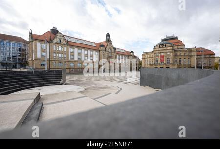 Chemnitz, Allemagne. 06 novembre 2023. Vue des collections d'art sur Theaterplatz à Chemnitz. La ville a maintenant introduit le nouveau directeur général des collections d'art. Le futur responsable des collections d’art veut briser les barrières au musée et séduire les jeunes générations. Crédit : Hendrik Schmidt/dpa/Alamy Live News Banque D'Images