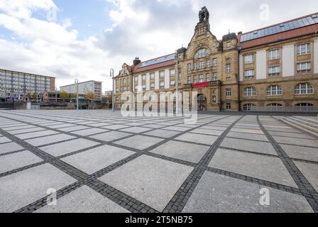 Chemnitz, Allemagne. 06 novembre 2023. Vue des collections d'art sur Theaterplatz à Chemnitz. La ville a maintenant introduit le nouveau directeur général des collections d'art. Le futur responsable des collections d’art veut briser les barrières au musée et séduire les jeunes générations. Crédit : Hendrik Schmidt/dpa/Alamy Live News Banque D'Images