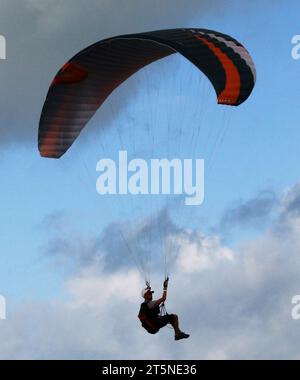 Parapente à Pipa, Brésil Banque D'Images