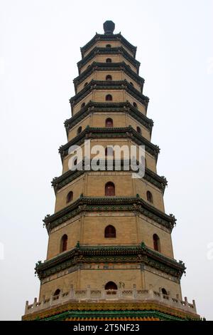 VILLE DE CHENGDE - OCTOBRE 20 : stupas dans l'architecture paysagère du temple de YongYou，station de montagne de chengde, le 20 octobre 2014, ville de Chengde, province du Hebei Banque D'Images