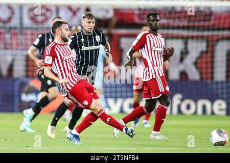 Athènes, Grèce. 5 novembre 2023. Le joueur de l'Olympiacos Quini en action lors d'un match de Superleague grecque entre l'Olympiacos FC et le PAOK FC. (Image de crédit : © Giannis Papanikos/ZUMA Press Wire) USAGE ÉDITORIAL SEULEMENT! Non destiné à UN USAGE commercial ! Banque D'Images