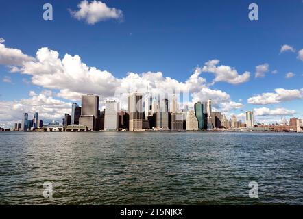 Vue sur le Lower Manhattan de l'autre côté de la rivière Hudson Banque D'Images