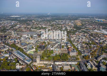 Vue aérienne, vue du centre-ville Wallring avec hôtel de ville et Friedensplatz au premier plan, tour RWE de grande hauteur à la gare centrale, ville, Dortmund, Ruh Banque D'Images