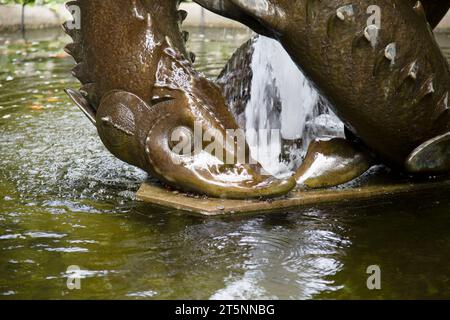 Fontaine à poissons de l'esturgeon, jardins Butchart, lieu historique national, baie Brentwood (Colombie-Britannique), Canada Banque D'Images