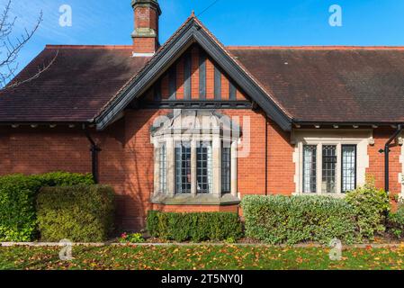 Les Almshouses de Bournville à Birmingham ont été construites par Richard Cadbury en 1898 pour le bénéfice des travailleurs de Cadbury Banque D'Images