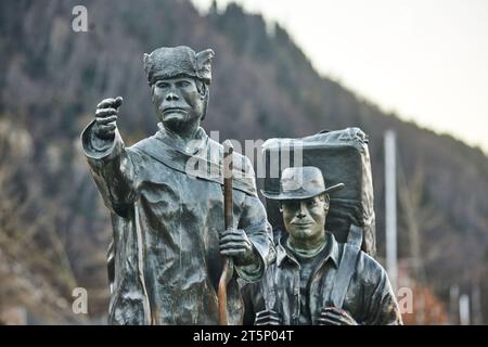 Skagway une ville compacte dans le sud-est de l'Alaska, Skagway Centennial Statue - Skookum Jim Statue Banque D'Images