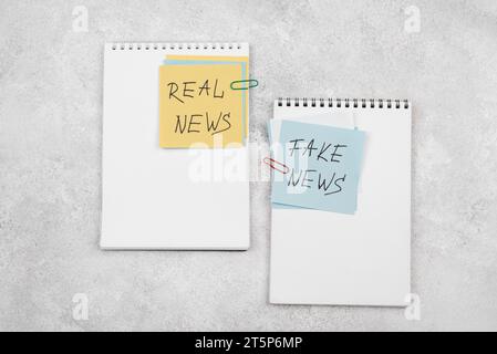 Vue de dessus STOP Fake news concept avec post its Banque D'Images