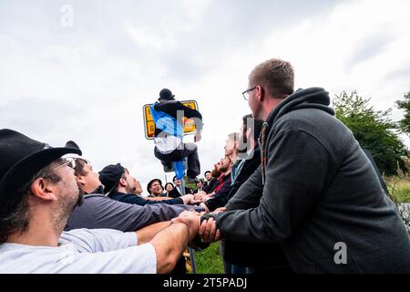 Reportage local d'un frère Rolands après avoir terminé son apprentissage à Grossniedesheim, en Allemagne Banque D'Images