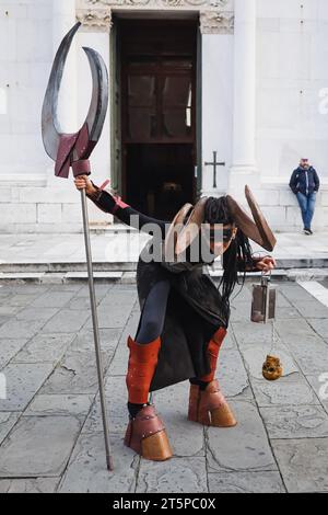 Lucca, Italie. 03 novembre 2023. Vue générale d'un cosplayer au festival Lucca Comics & Games 2023 le 03 novembre 2023 à Milan, Italie (photo Alessandro Bremec/NurPhoto) crédit : NurPhoto SRL/Alamy Live News Banque D'Images