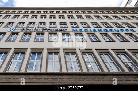 Chemnitz, Allemagne. 06 novembre 2023. Vue du bâtiment éditorial et éditorial du groupe de presse Freie presse à Chemnitz. Le journal régional du sud-ouest de la Saxe fait partie du syndicat des médias Ludwigshafen. Crédit : Hendrik Schmidt/dpa/Alamy Live News Banque D'Images