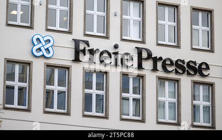 Chemnitz, Allemagne. 06 novembre 2023. Vue du bâtiment éditorial et éditorial du groupe de presse Freie presse à Chemnitz. Le journal régional du sud-ouest de la Saxe fait partie du syndicat des médias Ludwigshafen. Crédit : Hendrik Schmidt/dpa/Alamy Live News Banque D'Images