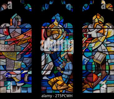 L'Annonciation, église St Michael's, Workington, Cumbria, Royaume-Uni Banque D'Images
