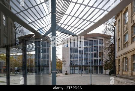 Chemnitz, Allemagne. 06 novembre 2023. Vue du siège de IHK Chemnitz dans le centre-ville. La Chambre est responsable des membres du sud-ouest de la Saxe. Crédit : Hendrik Schmidt/dpa/Alamy Live News Banque D'Images