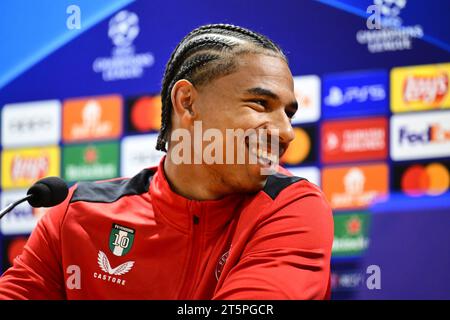 ROME - Calvin Stengs lors de la conférence de presse MD-1 avant le match de l'UEFA Champions League Group E contre le SS Lazio Roma au Stadio Olimpico le 6 novembre 2023 à Rome, en Italie. ANP OLAF KRAAK Banque D'Images