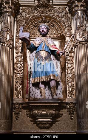 Calahorra, Cathédrale de Santa Maria (XVIIe siècle).Ezequias Roi estatue à la Capilla de los Reyes.La Rioja, Espagne. Banque D'Images