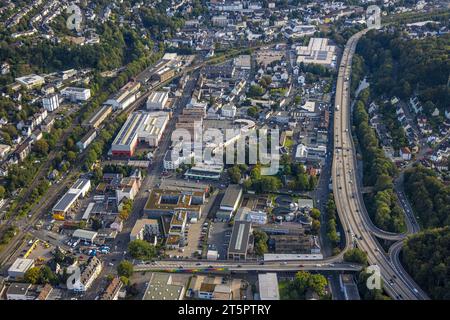 Vue aérienne, ville avec supermarché Kaufland et parkings sur le toit, Dango et Diedenthal Maschinenbau GmbH, autoroute fédérale B54, Siegen-Kernband, si Banque D'Images