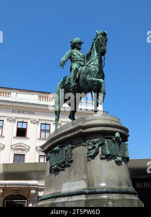 Vienne, WIEN, Autriche - 22 août 2023 : statue équestre de l'archiduc Albrecht à cheval près de la région Albertina Banque D'Images