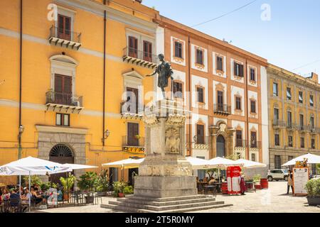 PALERME, ITALIE - 18 JUILLET 2023 : place Piazza Bologni. Banque D'Images