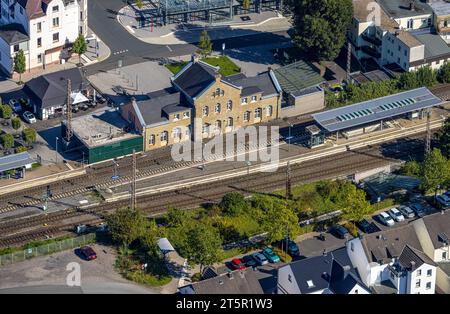 Vue aérienne, gare de Plettenberg avec quai, Eiringhausen, Plettenberg, Sauerland, Rhénanie du Nord-Westphalie, Allemagne Banque D'Images