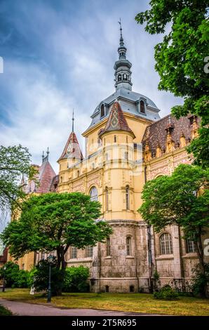 Célèbre château hongrois Vajdahunyad lieux dans la ville de Budapest Banque D'Images