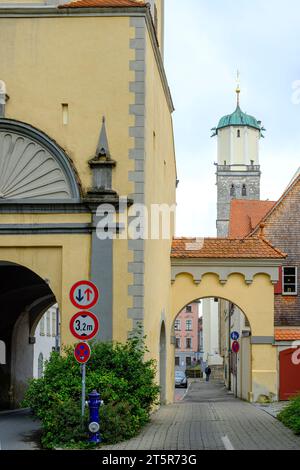 La porte occidentale, l'une des portes historiques de la ville de Memmingen, à l'ouest de la vieille ville de Memmingen, Souabe, Bavière, Allemagne, vue extérieure. Banque D'Images