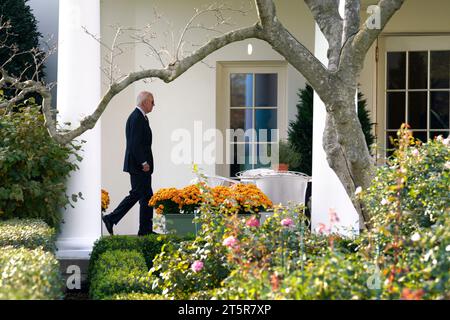 Washington, États-Unis. 06 novembre 2023. Le président AMÉRICAIN Joe Biden se rend au bureau ovale de la Maison Blanche à son retour du Delaware à Washington le 6 novembre 2023. Photo de Yuri Gripas/ABACAPRESS.COM crédit : Abaca Press/Alamy Live News Banque D'Images