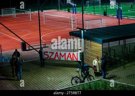 Wroclaw, Wroclaw, Pologne. 6 novembre 2023. Donald Tusk est venu à WrocÅ‚aw pour remercier les habitants du district de Jagodno. Les résidents de ce district ont voté aux élections jusque tard dans la nuit. photo : Donald Tusk (image de crédit : © Krzysztof Zatycki/ZUMA Press Wire) USAGE ÉDITORIAL SEULEMENT! Non destiné à UN USAGE commercial ! Crédit : ZUMA Press, Inc./Alamy Live News Banque D'Images