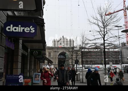 Éclairage extérieur de Noël sur la rue principale de Zurich, appelée Bahnhofstrasse. Banque D'Images