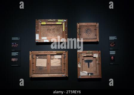 Revers de plusieurs peintures dans l'exposition REVERSOS, révèle les secrets cachés sur le dos des œuvres de l'exposition, au Musée du Prado en Banque D'Images