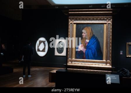 Revers de plusieurs peintures dans l'exposition REVERSOS, révèle les secrets cachés sur le dos des œuvres de l'exposition, au Musée du Prado en Banque D'Images