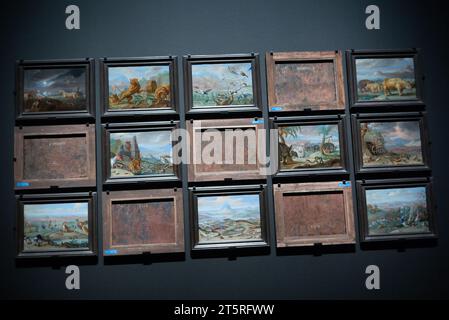 Madrid, Espagne. 06 novembre 2023. Le revers de plusieurs tableaux de l'exposition REVERSOS révèle les secrets cachés au dos des œuvres de l'exposition, au Musée du Prado à Madrid, le 6 novembre 2023, Espagne (photo Oscar Gonzalez/Sipa USA) (photo Oscar Gonzalez/Sipa USA) crédit : SIPA USA/Alamy Live News Banque D'Images