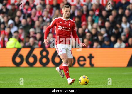 Harry Toffolo de Nottingham Forest en action lors du match de Premier League entre Nottingham Forest et Aston Villa au City Ground, Nottingham le dimanche 5 novembre 2023. (Photo : Jon Hobley | MI News) crédit : MI News & Sport / Alamy Live News Banque D'Images