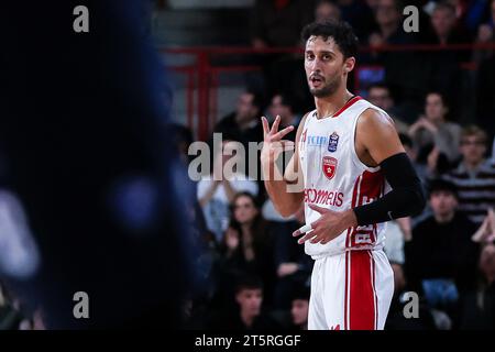 Varese, Italie. 05 novembre 2023. Davide Moretti #11 de Pallacanestro Varese OpenJobMetis célèbre pendant LBA Lega basket Un match de saison régulière 2023/24 entre Pallacanestro Varese OpenJobMetis et Dinamo Sassari Banco di Sardegna à Itelyum Arena. FINAL SCOREVarese 90 | 79 Sassari (photo de Fabrizio Carabelli/SOPA Images/Sipa USA) crédit : SIPA USA/Alamy Live News Banque D'Images