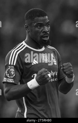 Surge Aurier de Nottingham Forest célèbre la victoire lors du match de Premier League entre Nottingham Forest et Aston Villa au City Ground, Nottingham, le dimanche 5 novembre 2023. (Photo : Jon Hobley | MI News) crédit : MI News & Sport / Alamy Live News Banque D'Images