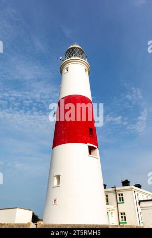 Phare de Portland Bill et centre d'accueil des visiteurs, point le plus au sud du Dorset sur l'île de Portland, Angleterre, Royaume-Uni, septembre 2023 Banque D'Images