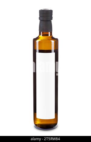 Bouteille d'huile d'olive ou de vinaigre en verre brun avec étiquette blanche isolée sur blanc. Maquette de marquage du produit. Olive extra vierge, colza pressé à froid, s Banque D'Images